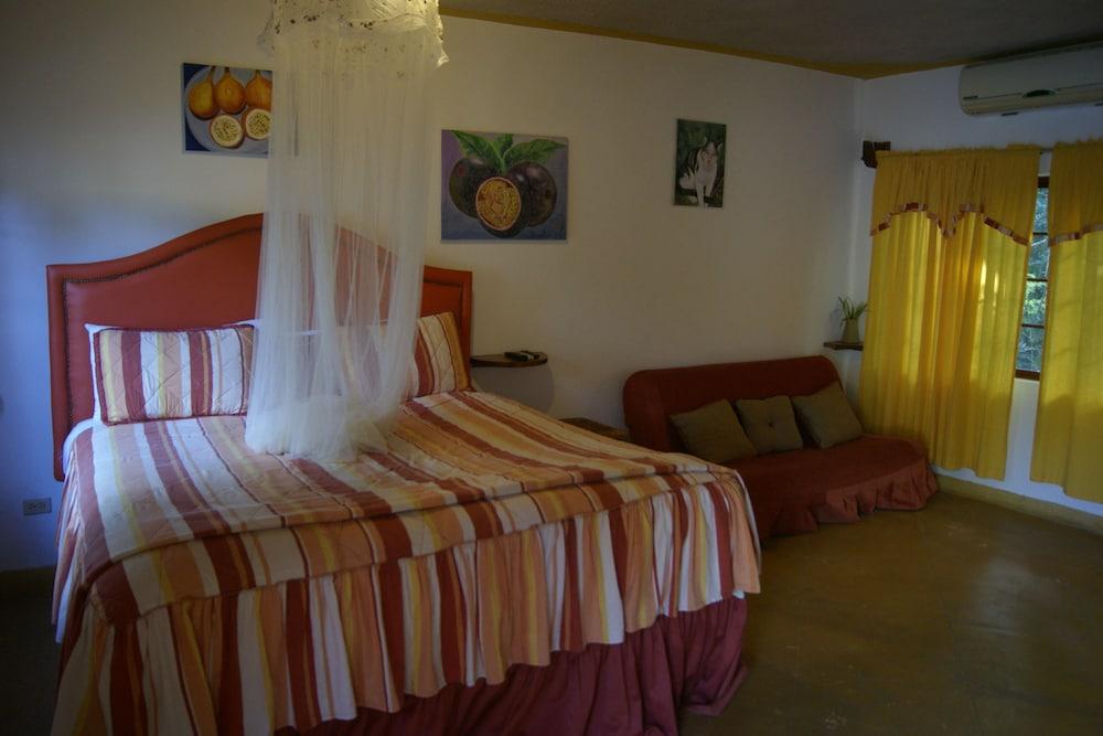 San San Tropez Hotel Port Antonio Exterior photo